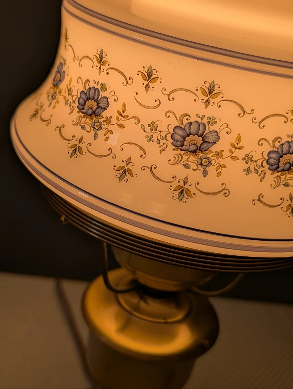 70s Quoizel Abigail Adams Lamp White Glass Shade Blue Floral VTG Hurricane